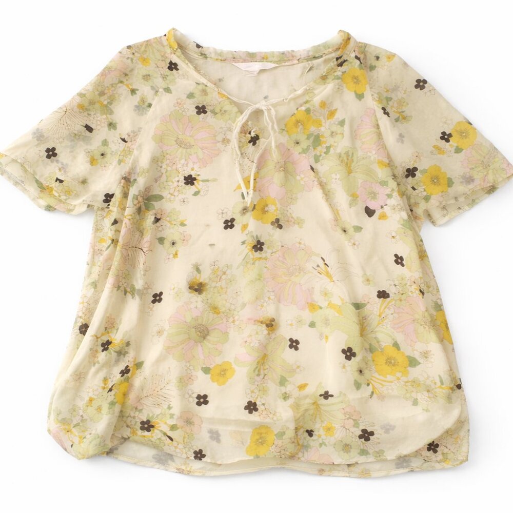 Beautiful Lauren Conrad floral blouse in women’s size Large